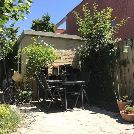 Aan Het Plantsoen Semesterbostad